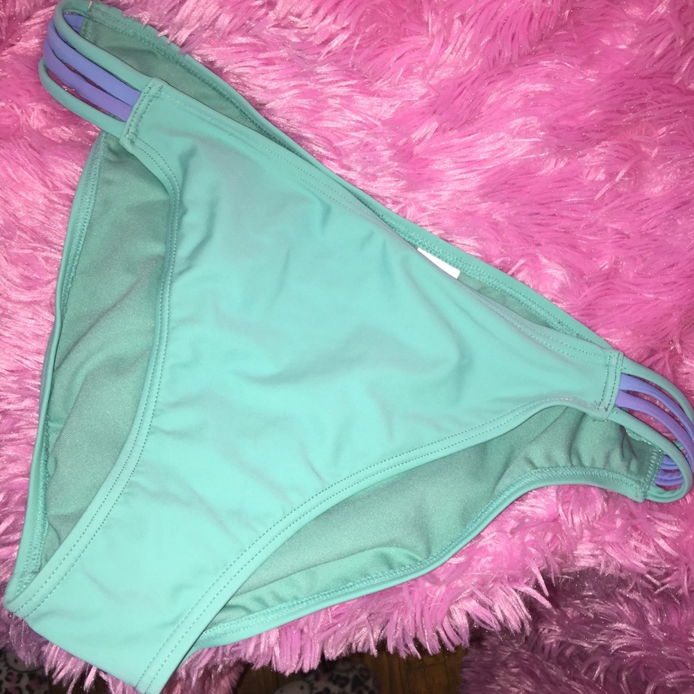 IN MOCEAN SWIMSUIT BOTTOM. XL